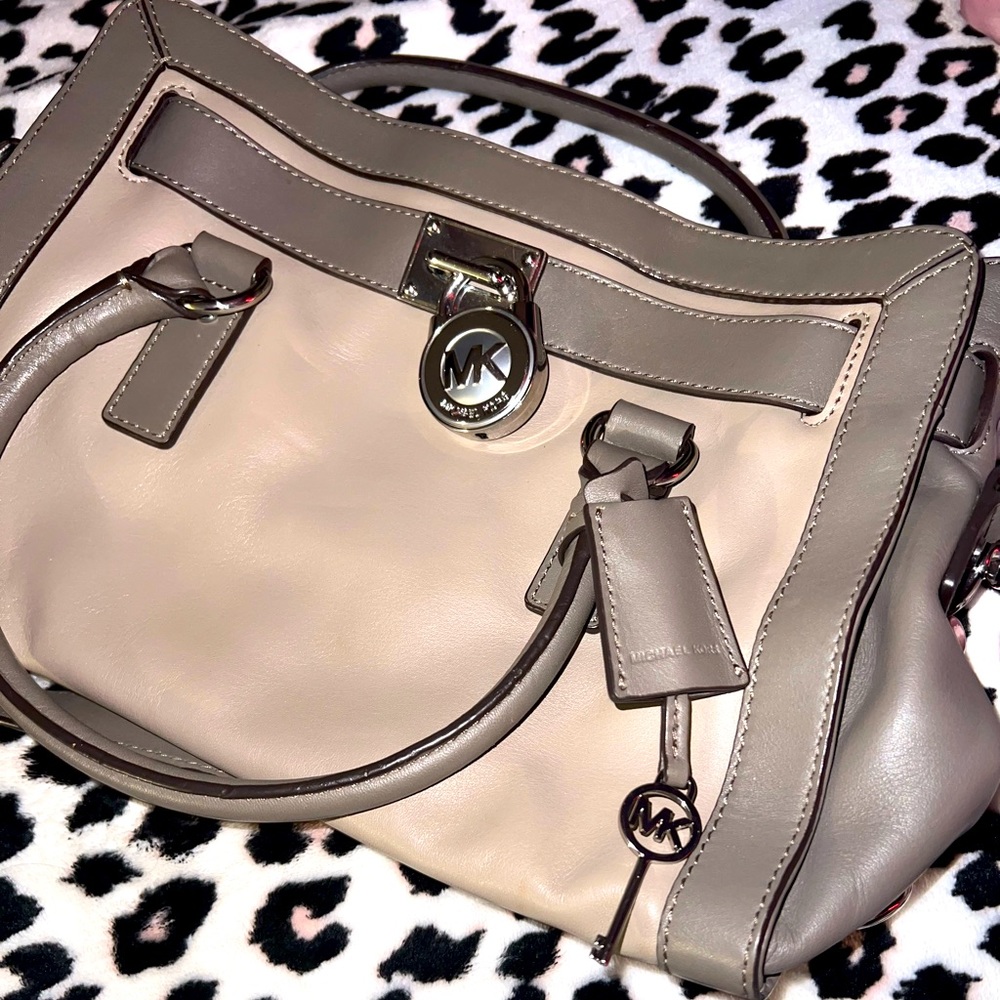 𝓐𝓾𝓽𝓱𝓮𝓷𝓽𝓲𝓬 𝓜𝓲𝓬𝓱𝓪𝓮𝓵 𝓚𝓸𝓻𝓼 𝓖𝓻𝓮𝔂 𝓚𝓮𝔂 & 𝓛𝓸𝓬𝓴 𝓟𝓾𝓻𝓼𝓮